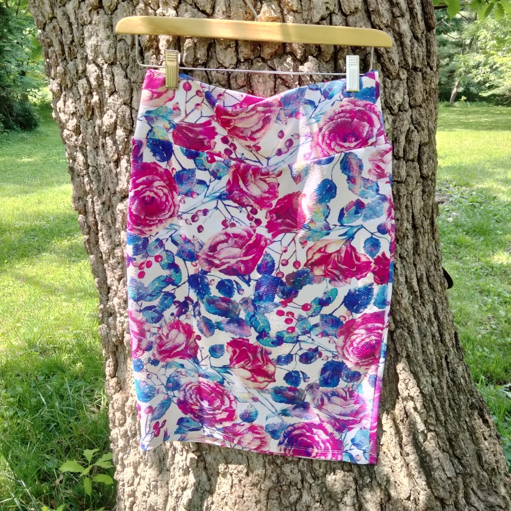 ⬇️ Price Drop!⬇️Lula Roe Skirt in size S
